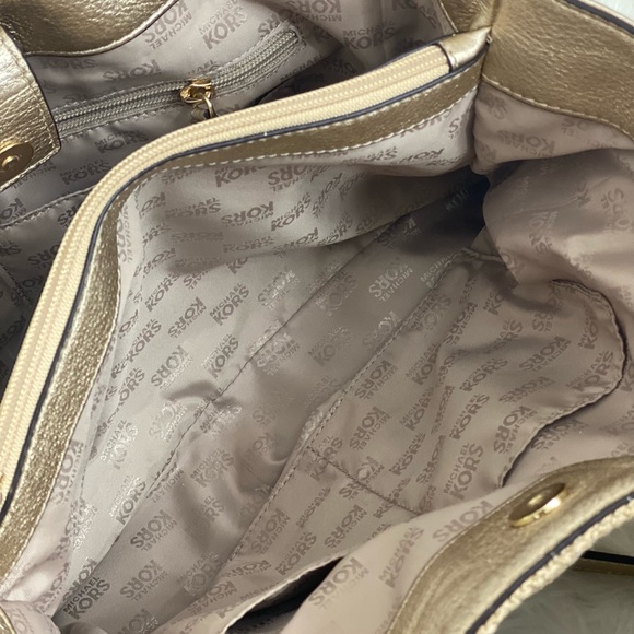 ❌SOLD❌Michael Kors purse - Picture 6 of 12